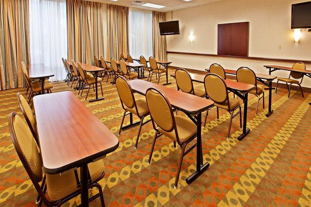 Hampton Inn Louisville Northeast מראה חיצוני תמונה