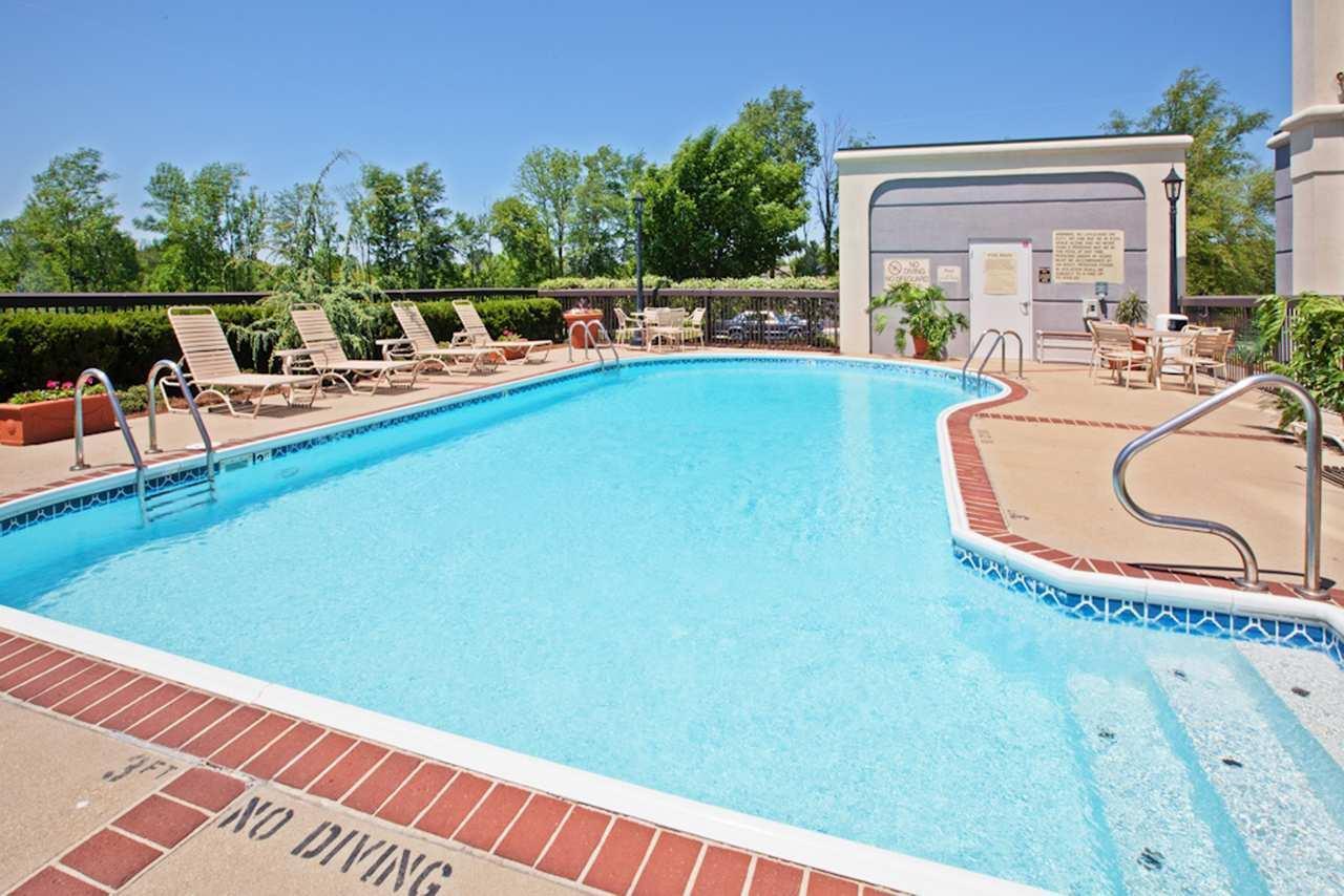 Hampton Inn Louisville Northeast מראה חיצוני תמונה