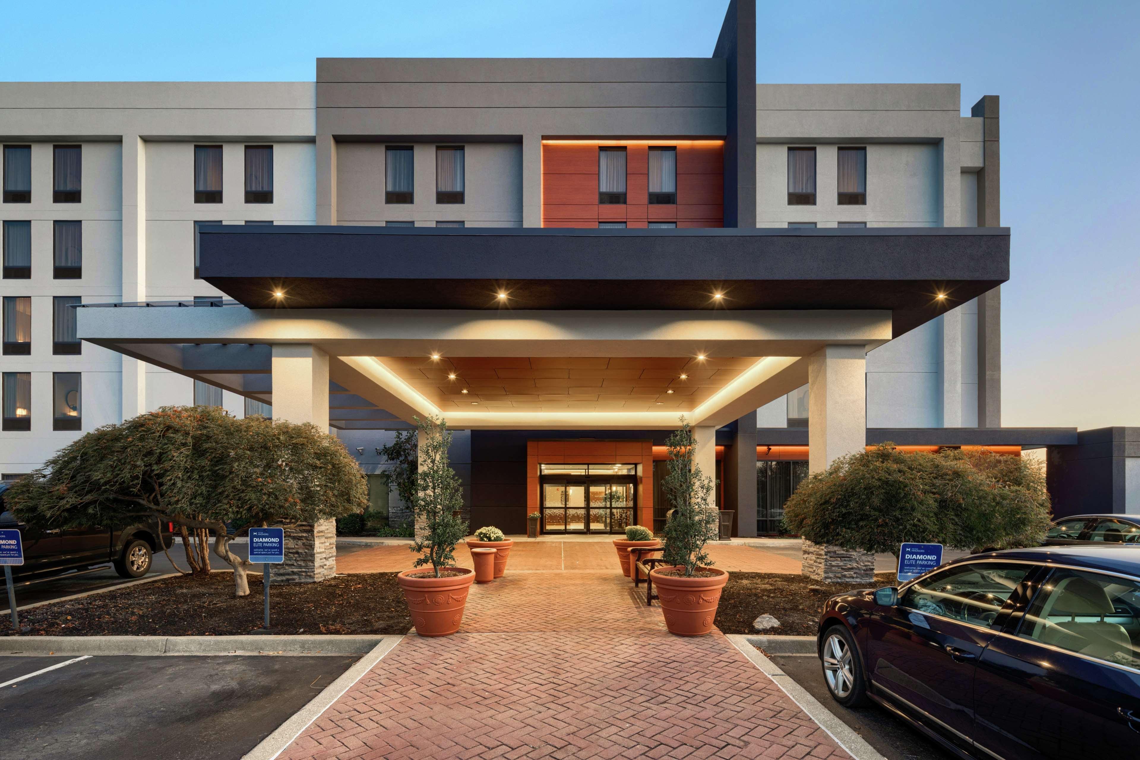 Hampton Inn Louisville Northeast מראה חיצוני תמונה