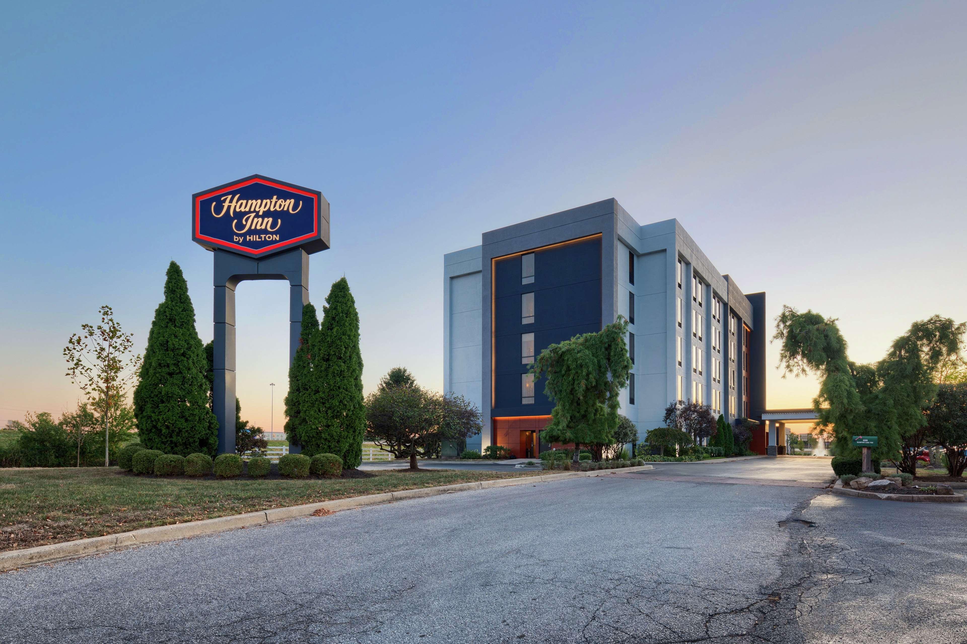 Hampton Inn Louisville Northeast מראה חיצוני תמונה