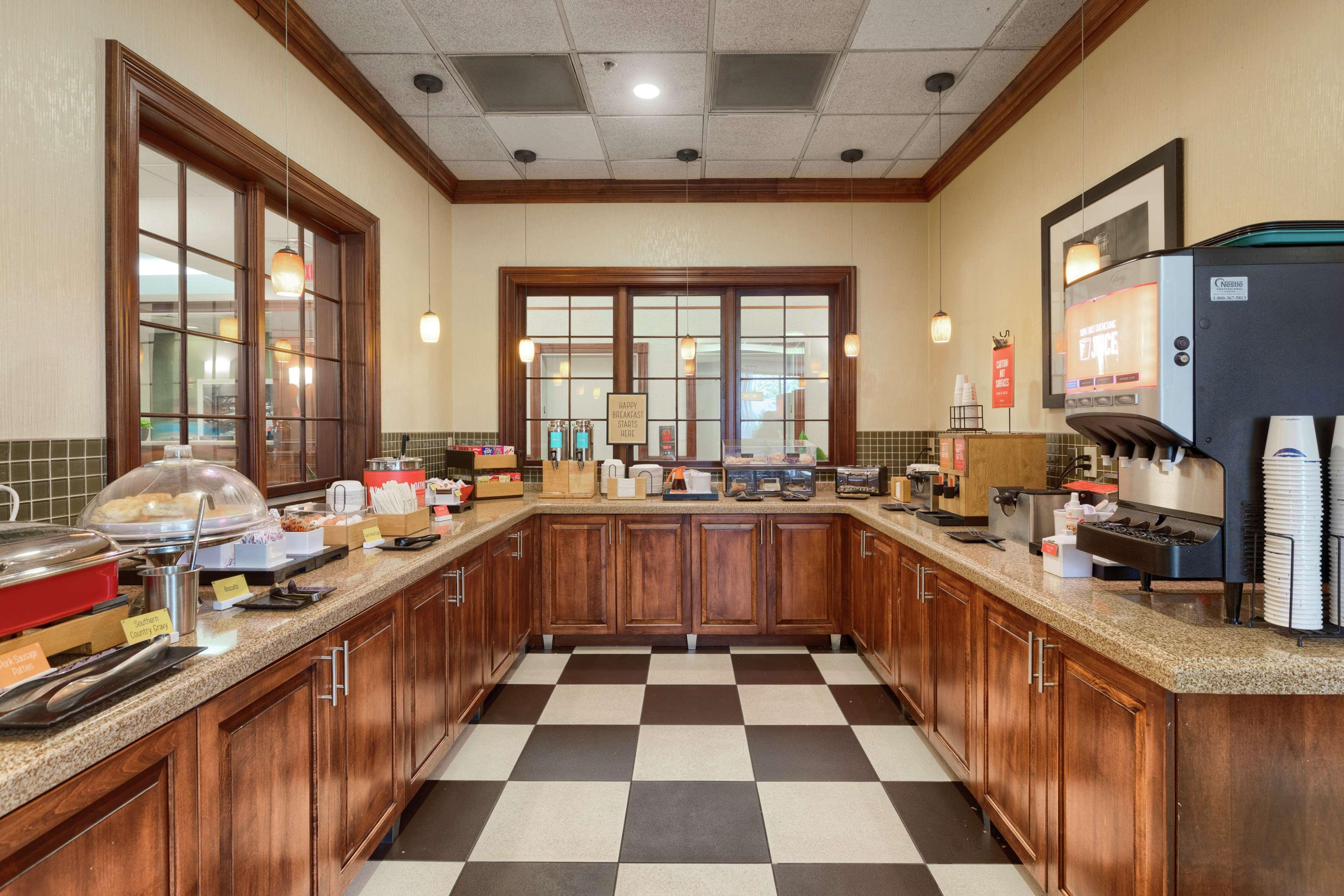 Hampton Inn Louisville Northeast מראה חיצוני תמונה