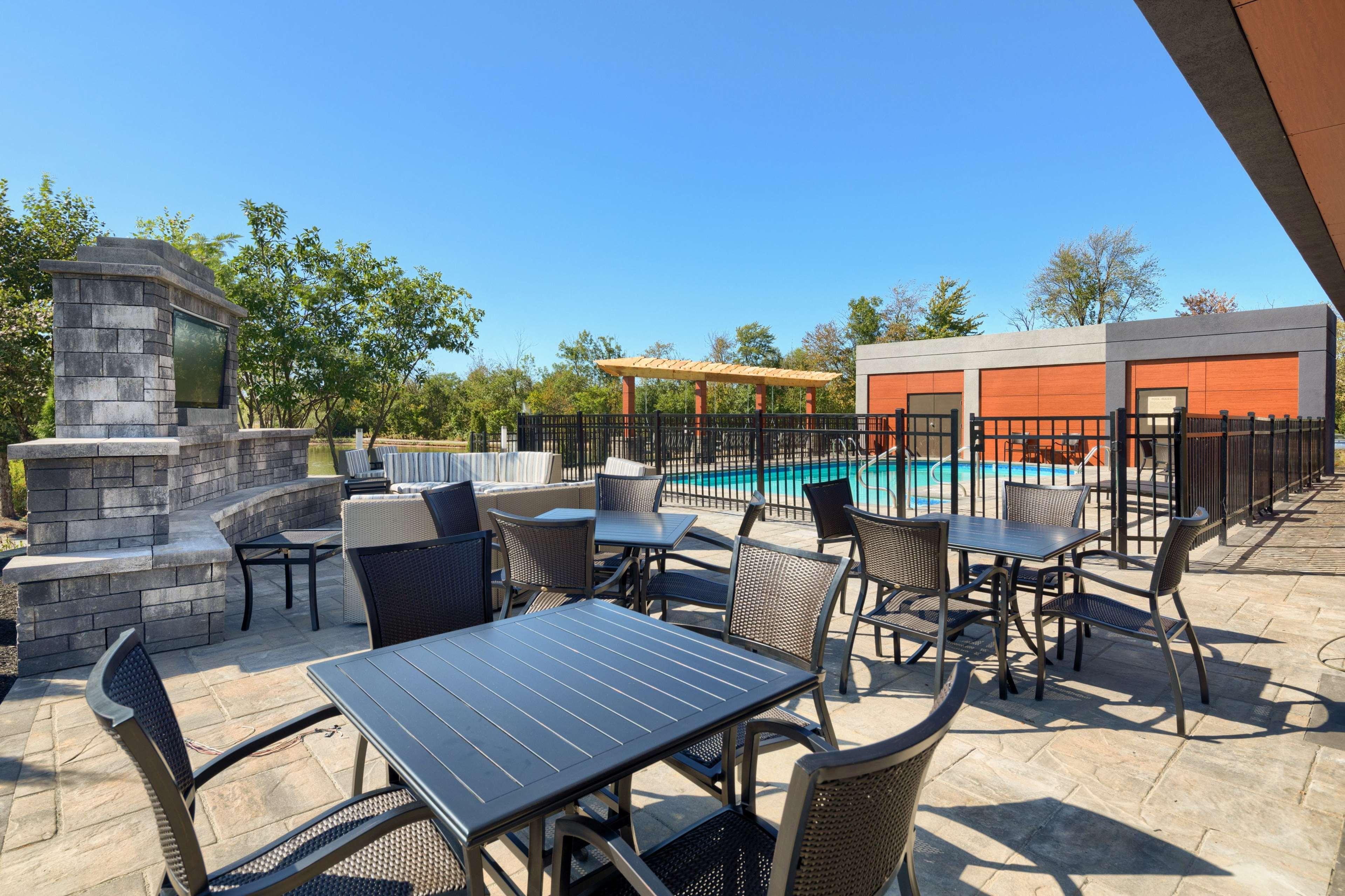 Hampton Inn Louisville Northeast מראה חיצוני תמונה