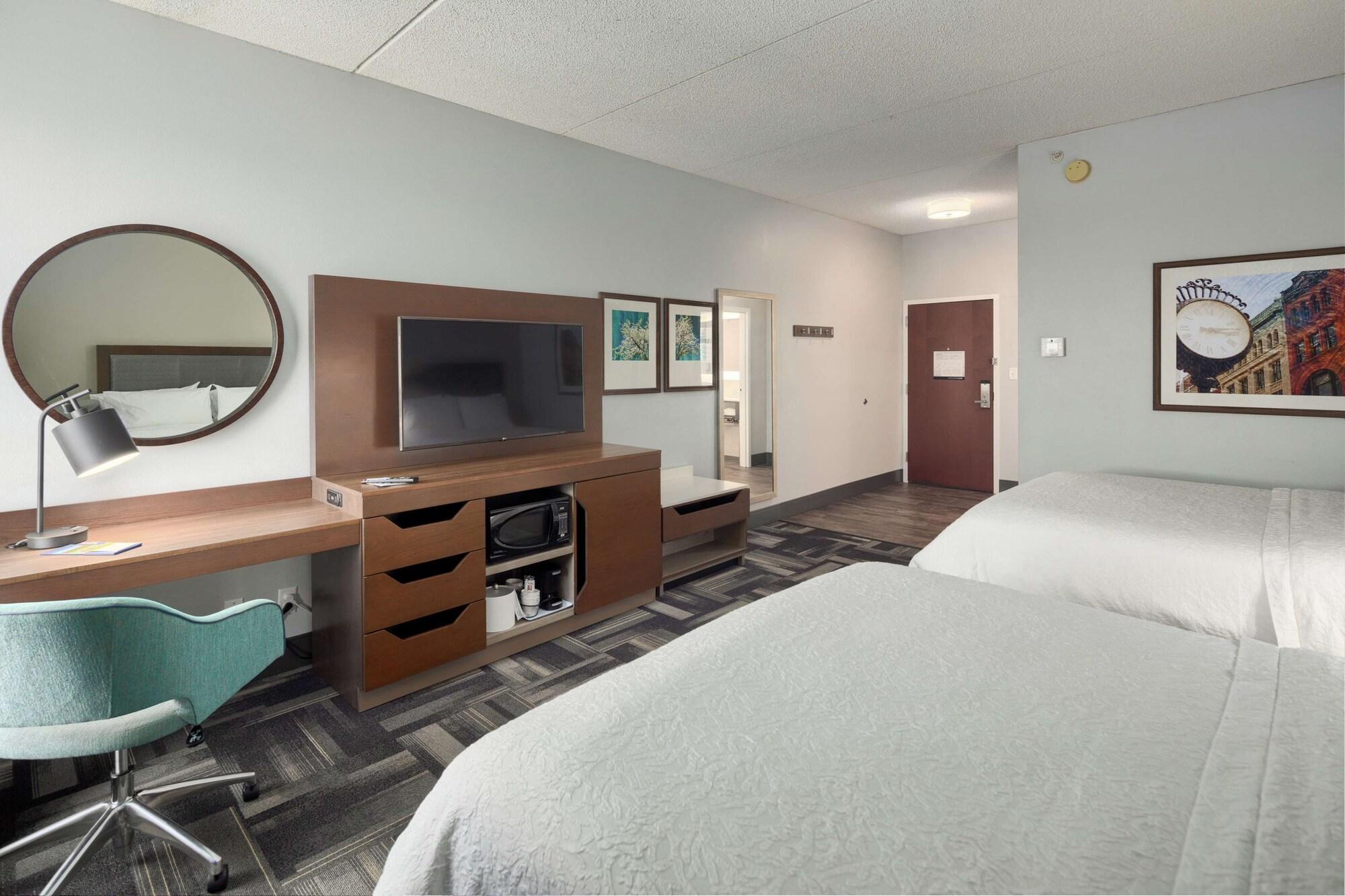Hampton Inn Louisville Northeast מראה חיצוני תמונה
