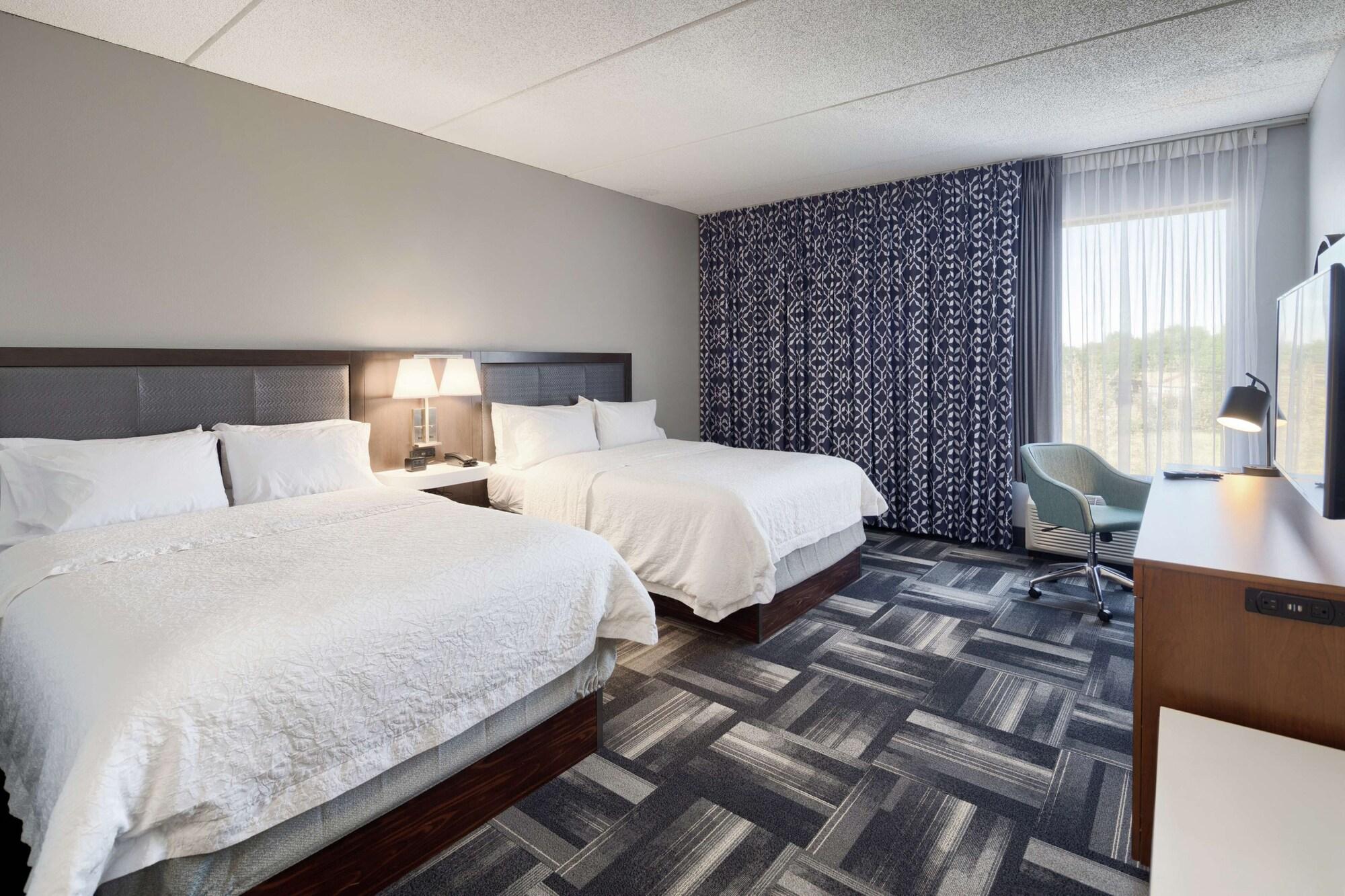 Hampton Inn Louisville Northeast מראה חיצוני תמונה