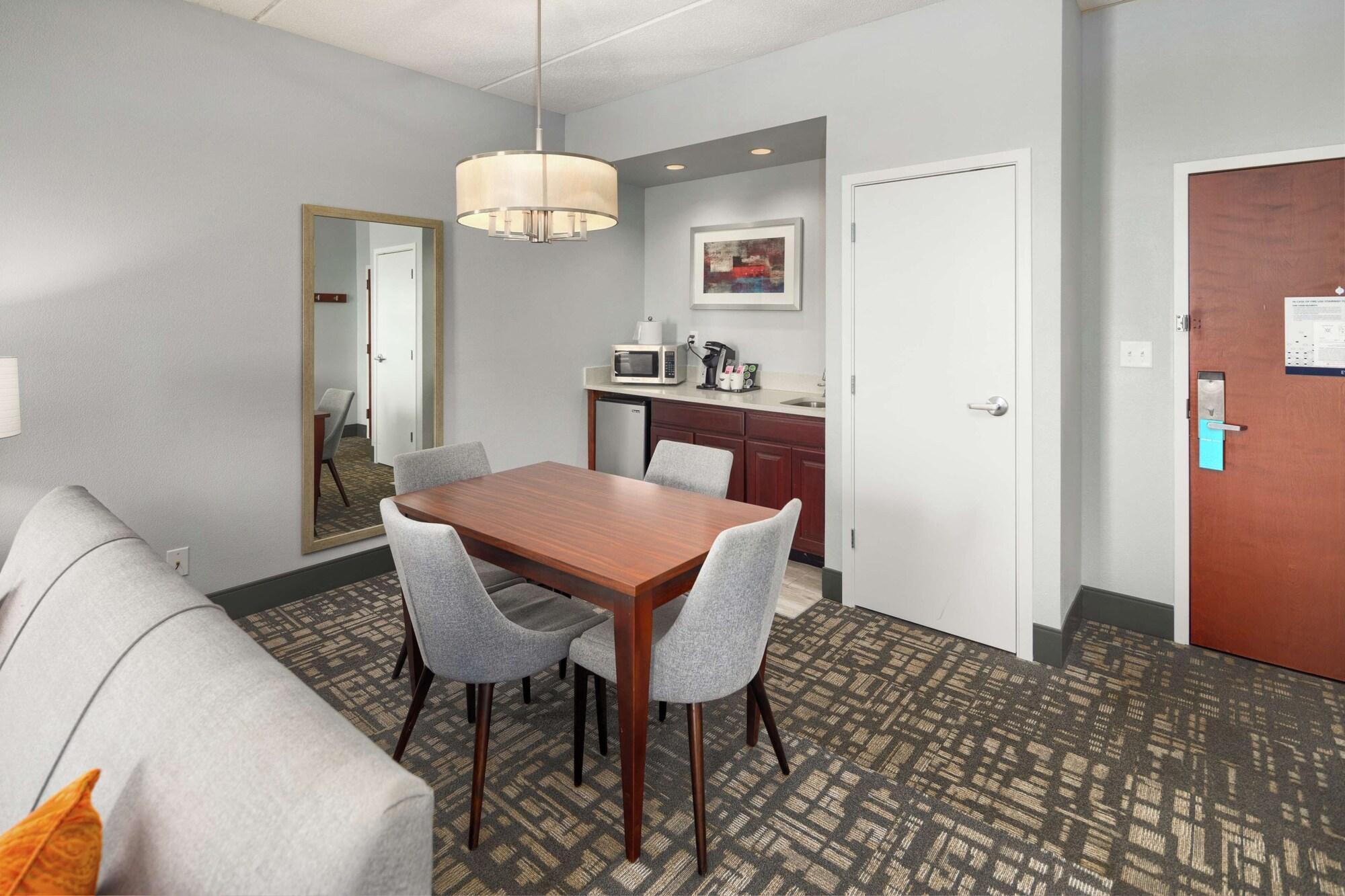 Hampton Inn Louisville Northeast מראה חיצוני תמונה