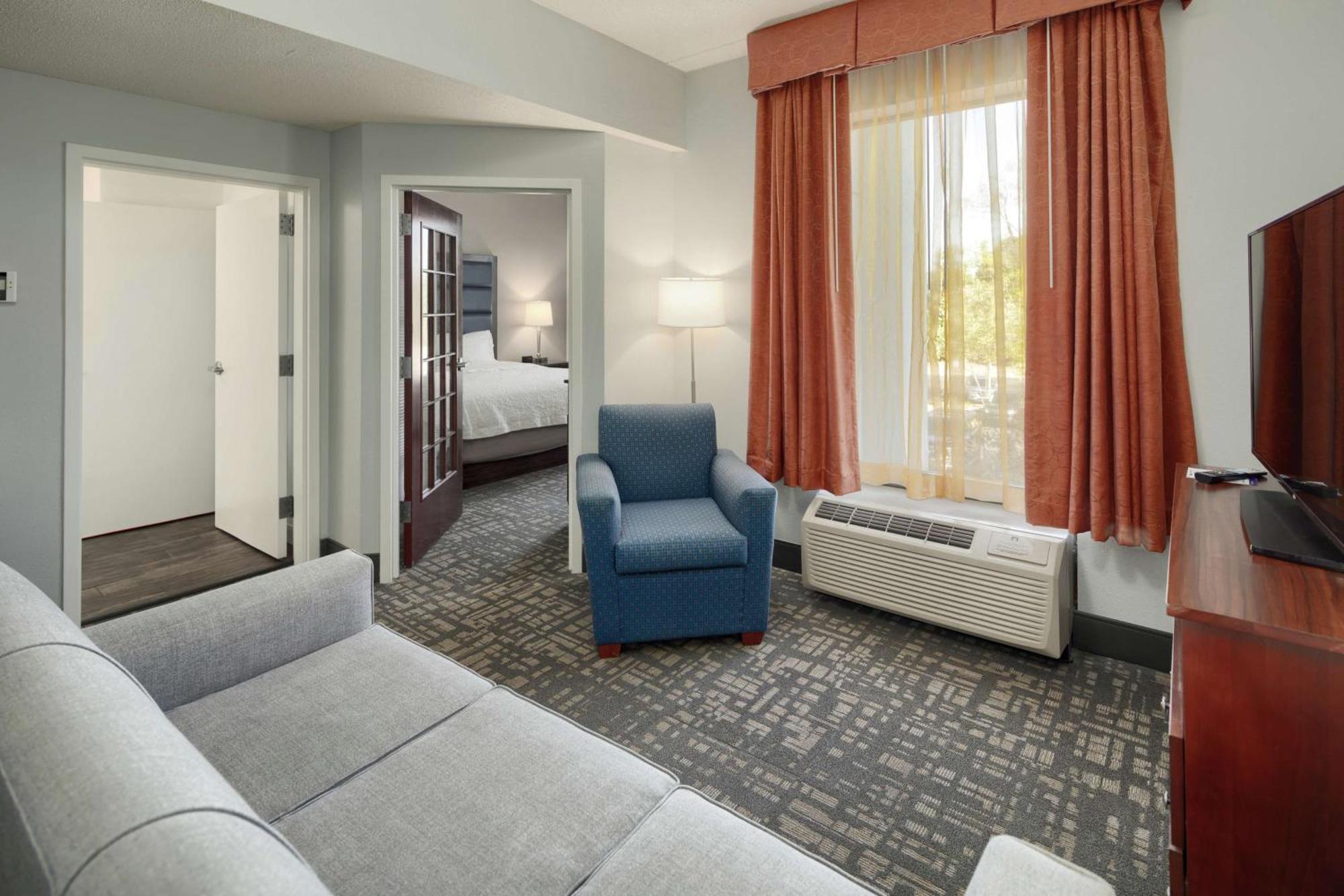 Hampton Inn Louisville Northeast מראה חיצוני תמונה