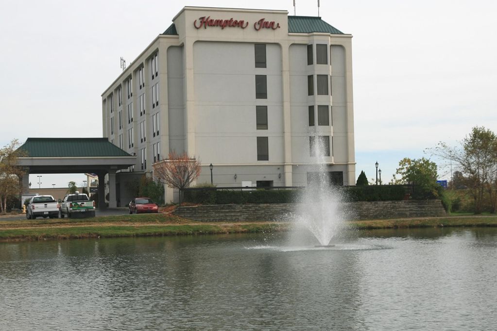 Hampton Inn Louisville Northeast מראה חיצוני תמונה