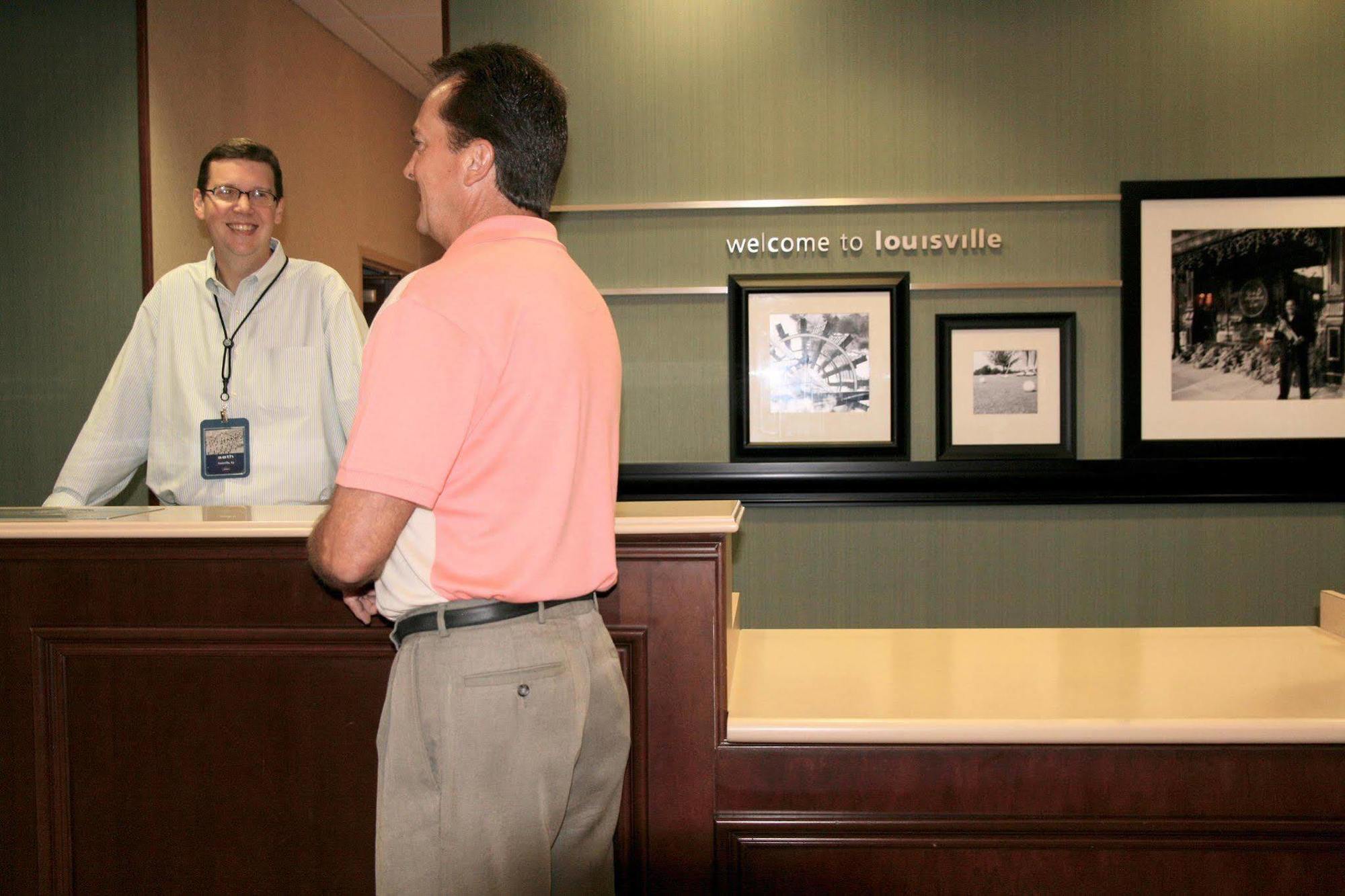 Hampton Inn Louisville Northeast מראה פנימי תמונה