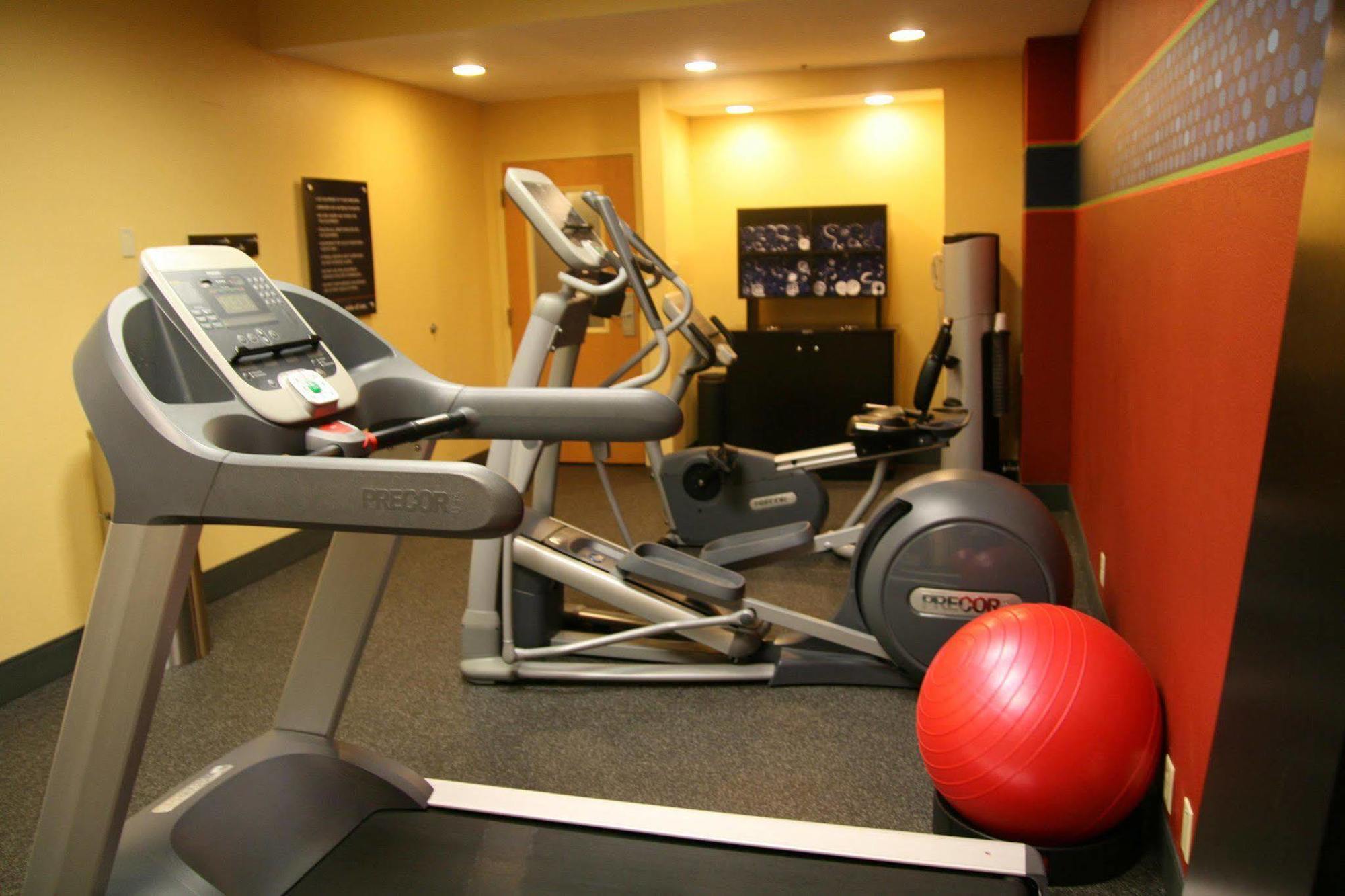 Hampton Inn Louisville Northeast מראה חיצוני תמונה